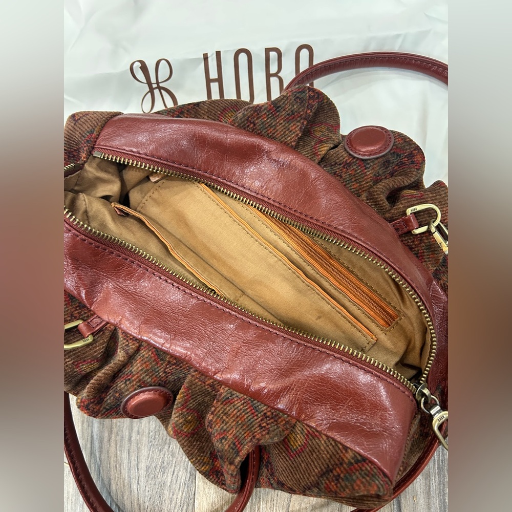 HOBO DARLING SATCHEL
HANDBAG- Arabesque Pattern - Picture 7 of 14